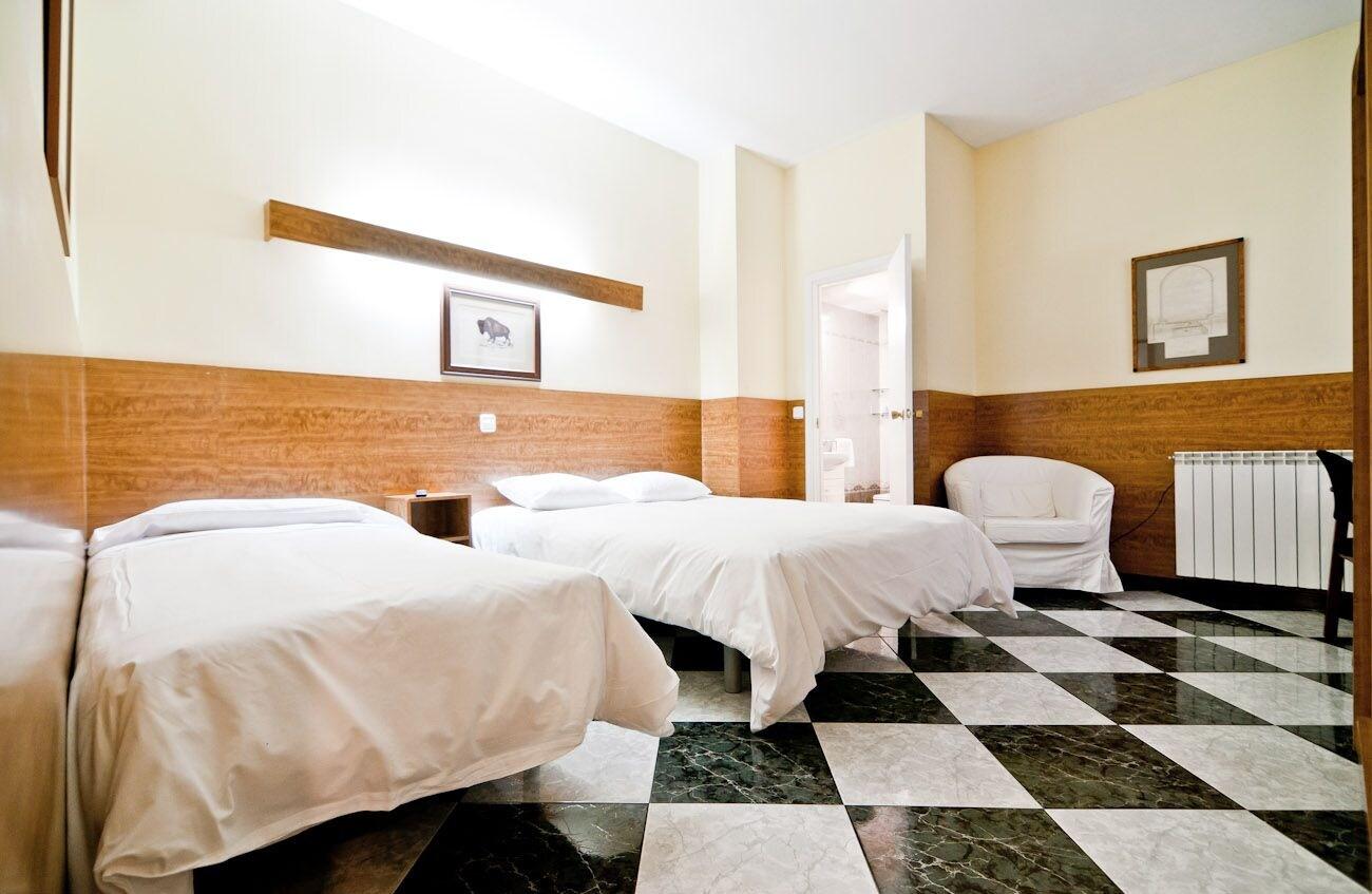 Hostal Asuncion Madrid Bagian luar foto