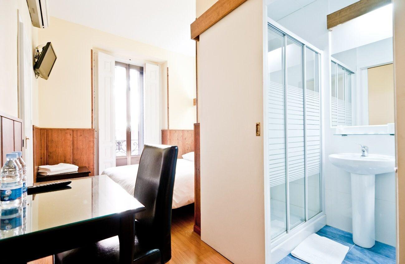 Hostal Asuncion Madrid Bagian luar foto