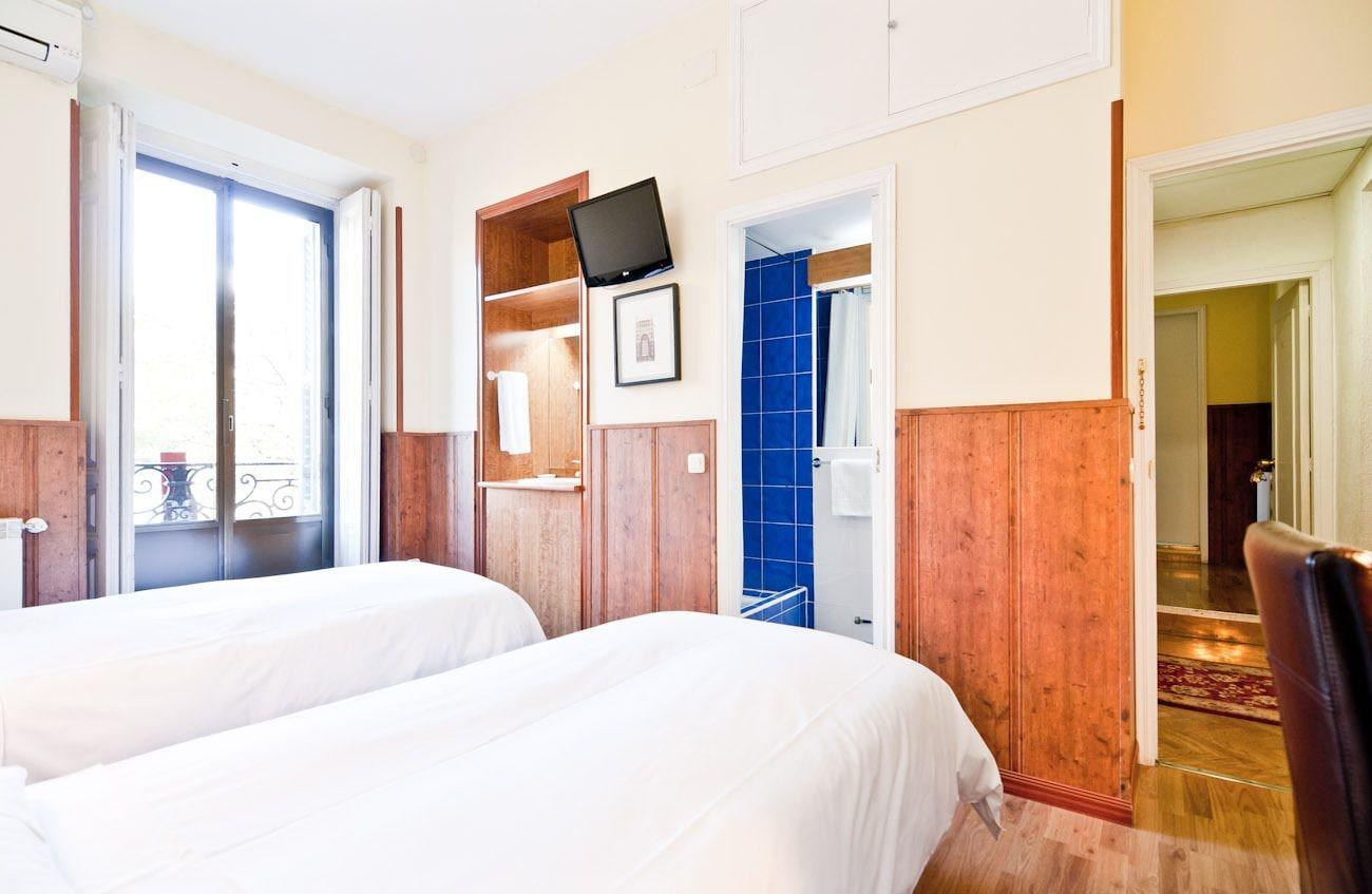 Hostal Asuncion Madrid Bagian luar foto