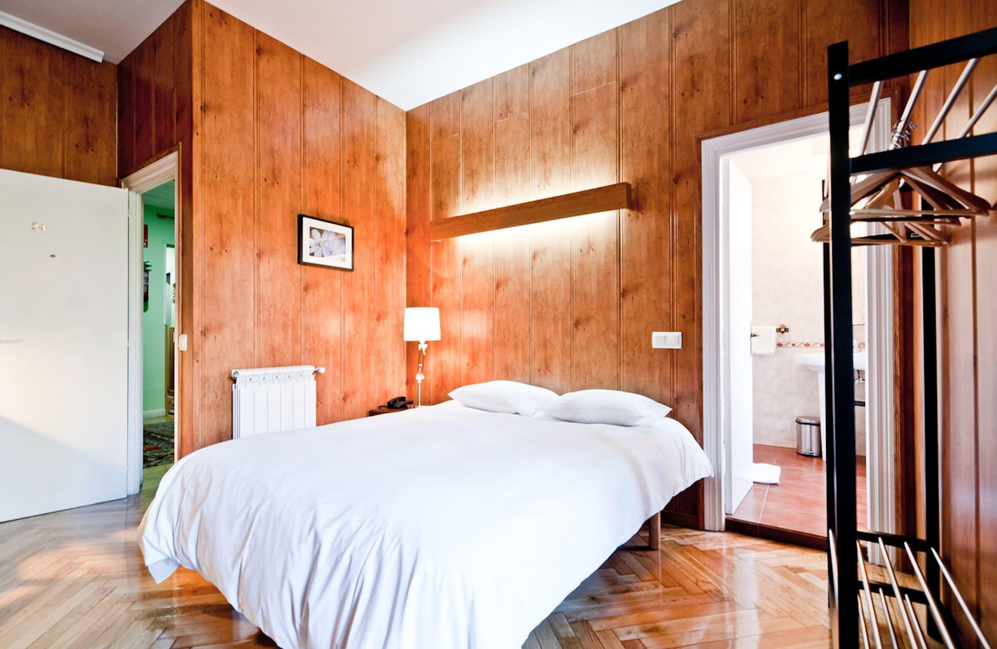 Hostal Asuncion Madrid Bagian luar foto