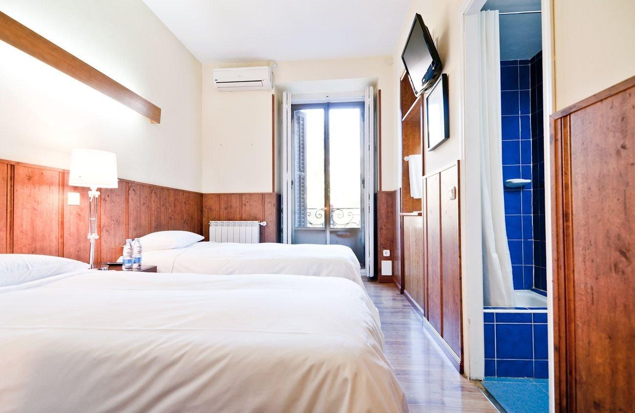 Hostal Asuncion Madrid Bagian luar foto