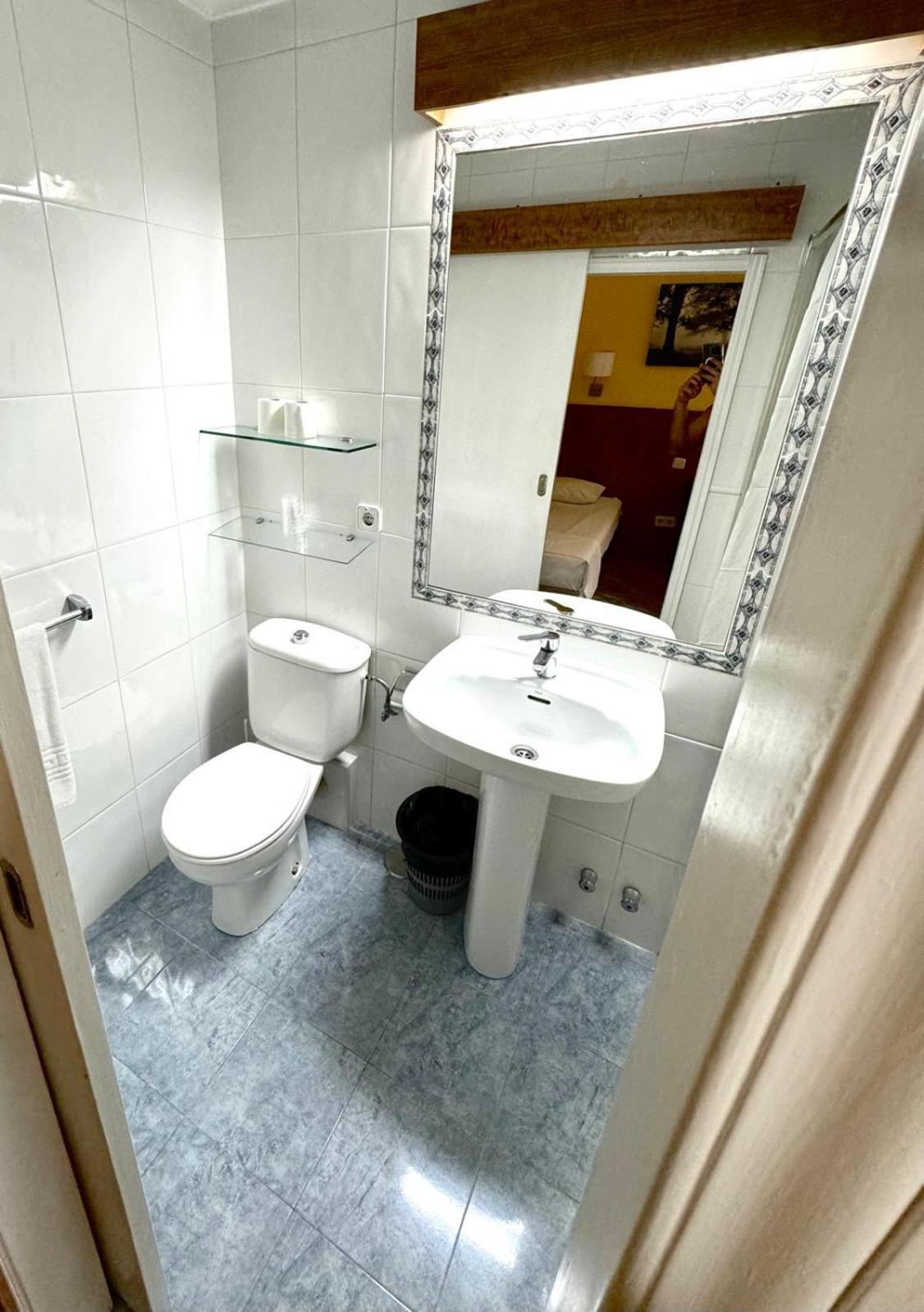 Hostal Asuncion Madrid Bagian luar foto