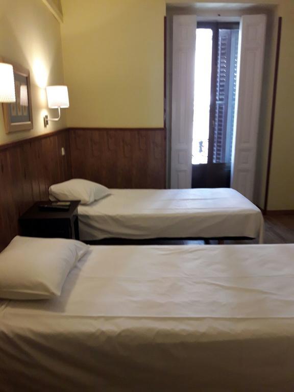 Hostal Asuncion Madrid Bagian luar foto