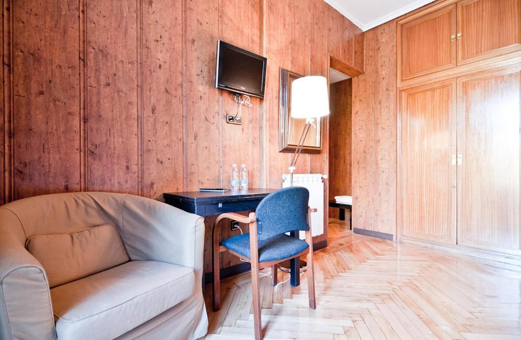Hostal Asuncion Madrid Ruang foto