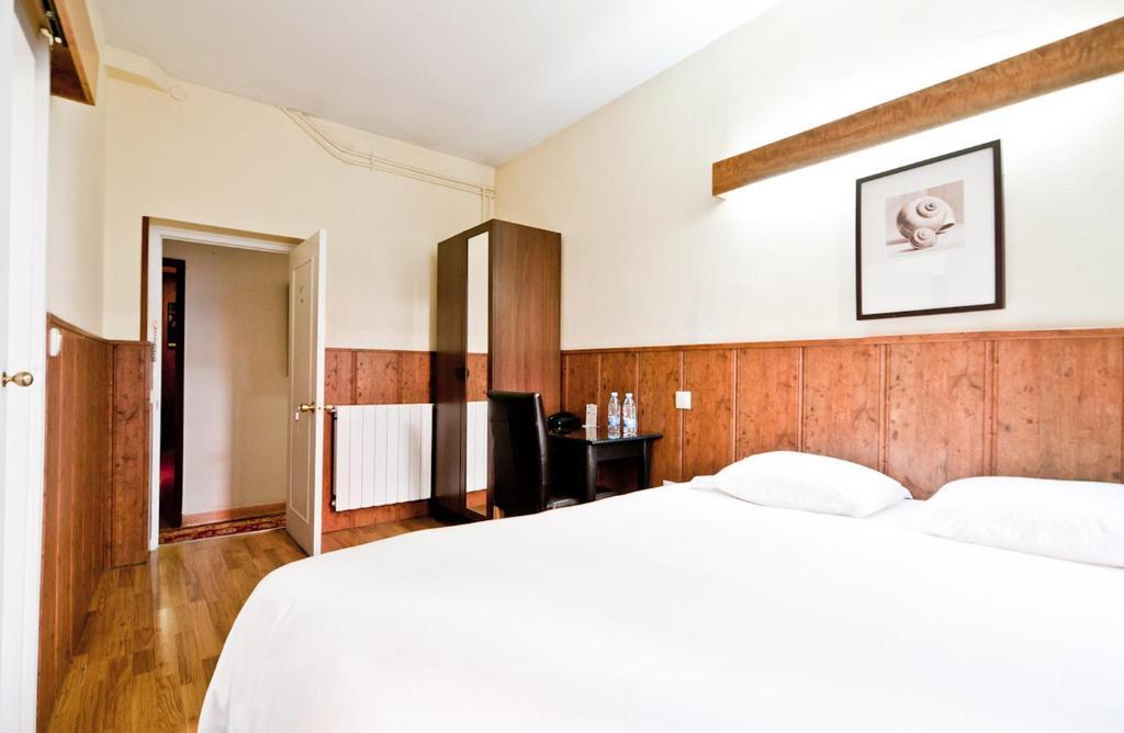 Hostal Asuncion Madrid Ruang foto