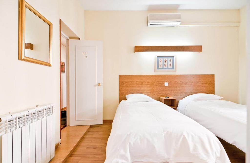 Hostal Asuncion Madrid Ruang foto