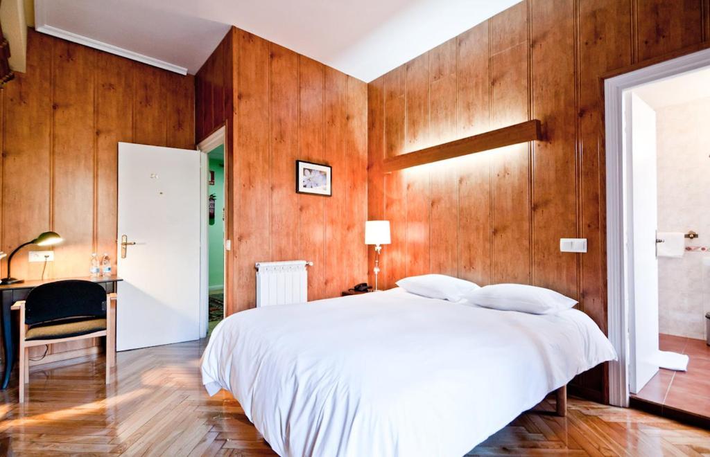 Hostal Asuncion Madrid Bagian luar foto