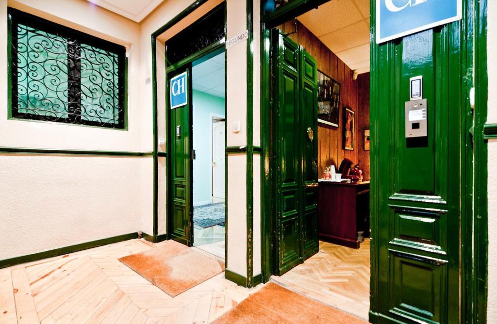 Hostal Asuncion Madrid Bagian luar foto