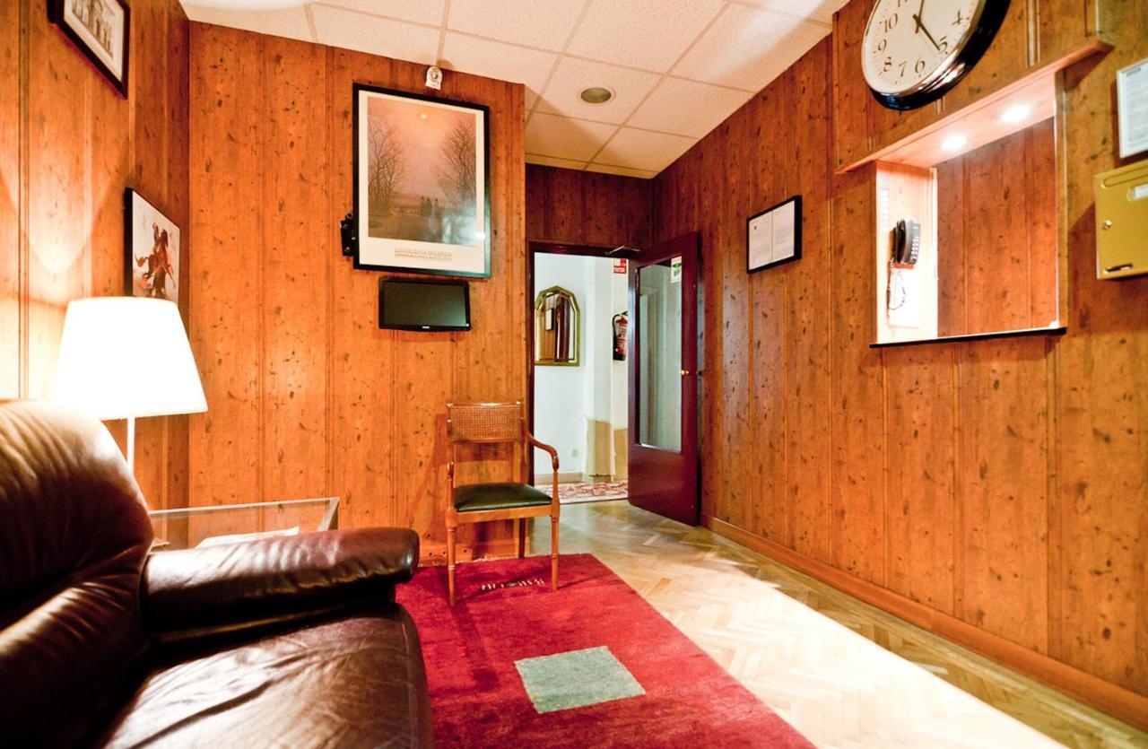 Hostal Asuncion Madrid Bagian luar foto