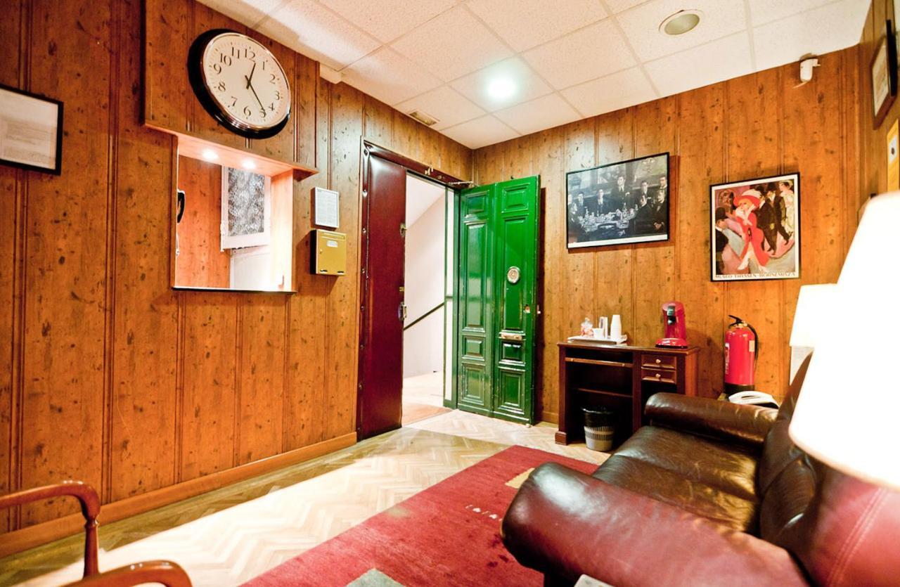 Hostal Asuncion Madrid Bagian luar foto